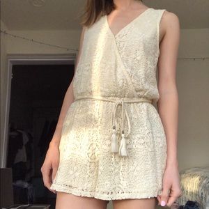 🌸 AE | Crochet romper w/ belt